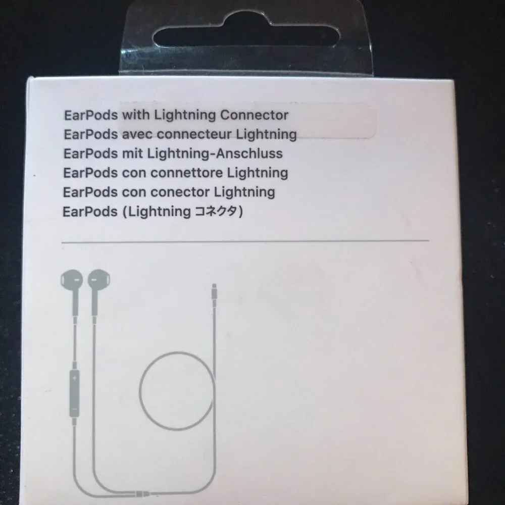 NEW Authentic Apple EarPods with Lightning Connector - iPhone 7 / 8 /X /XS White